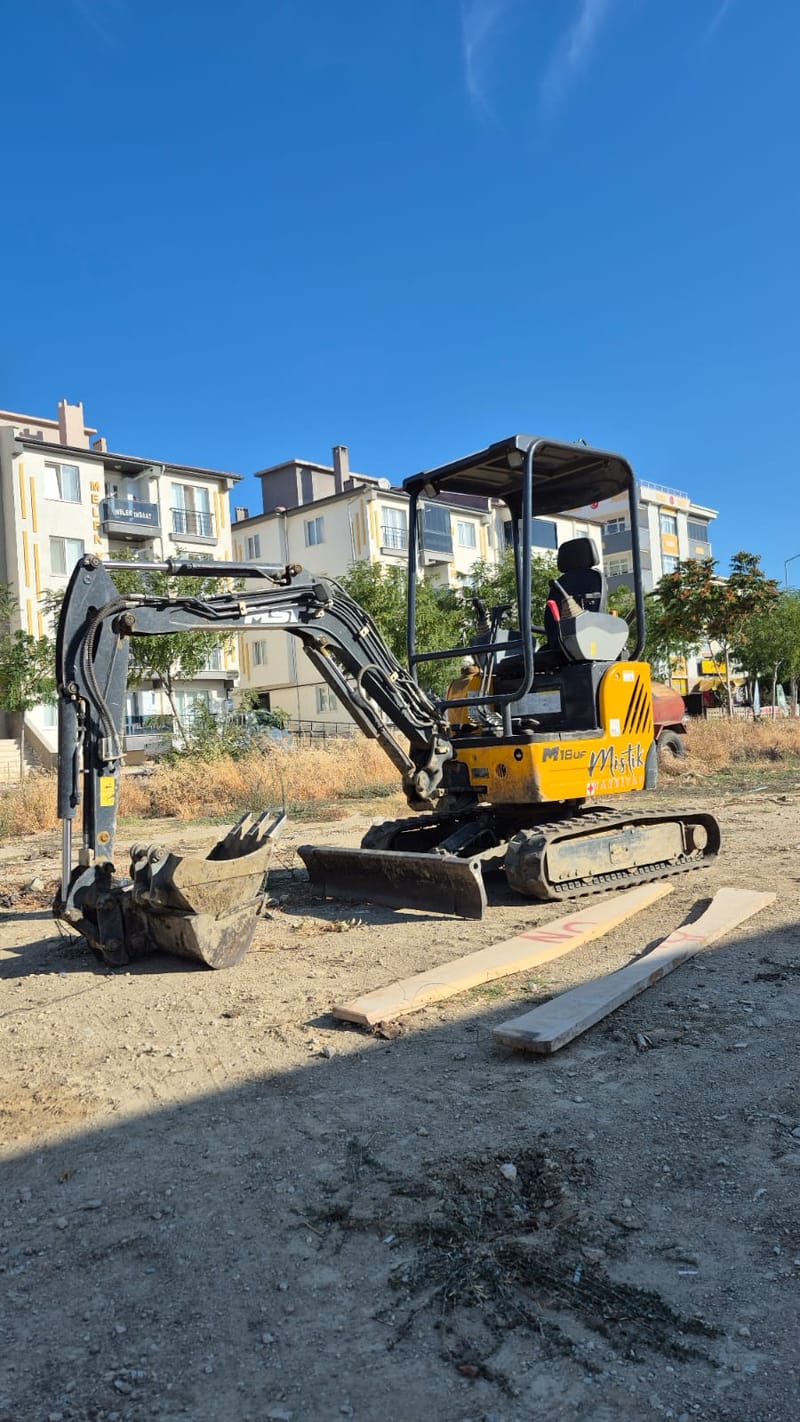 MST Mini Ekskavatör – Dar Alanların Usta Çözümü