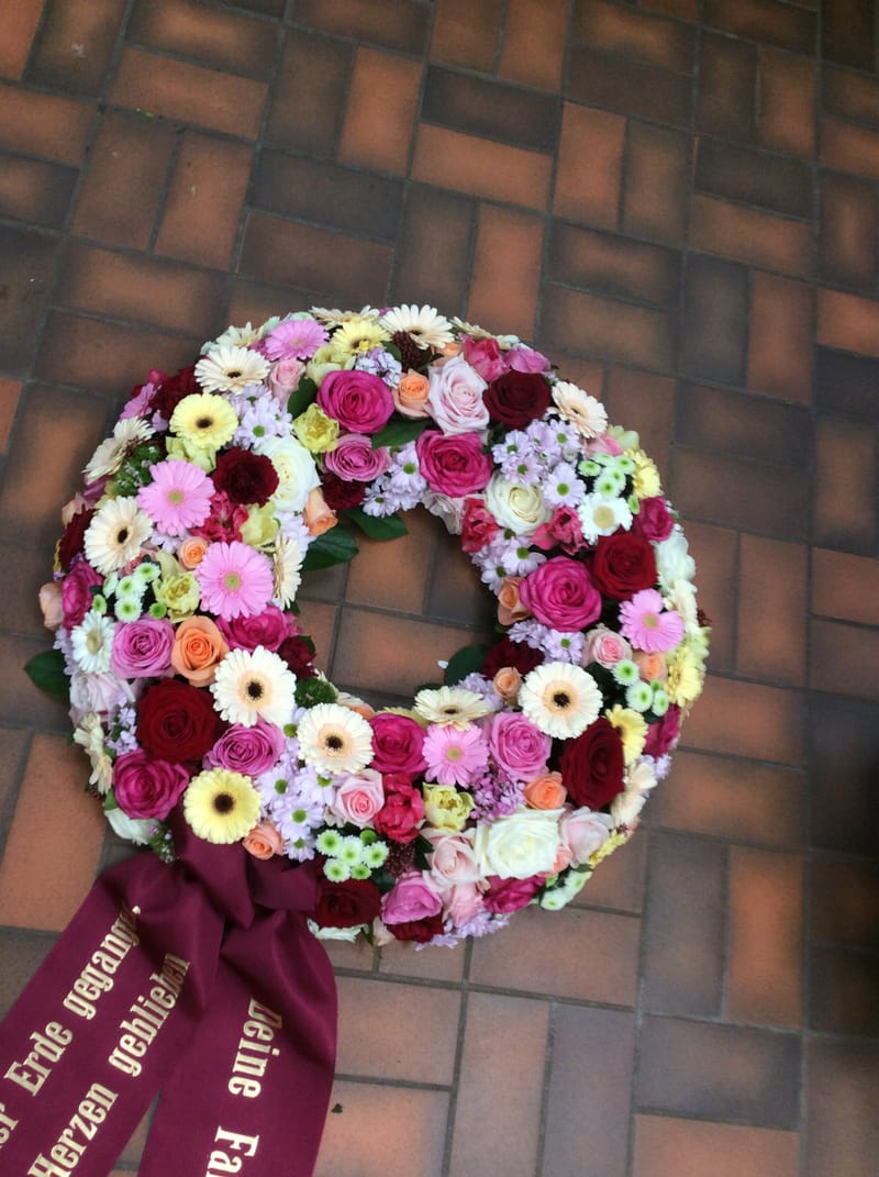 ⚜️ Kränze & Rundumkränze – der Kreis des Lebens