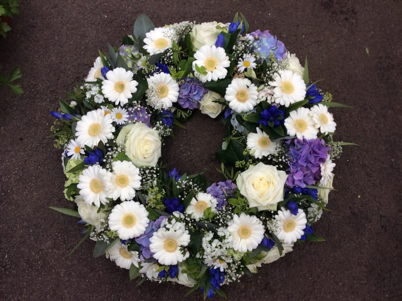 ⚜️ Kränze & Rundumkränze – der Kreis des Lebens