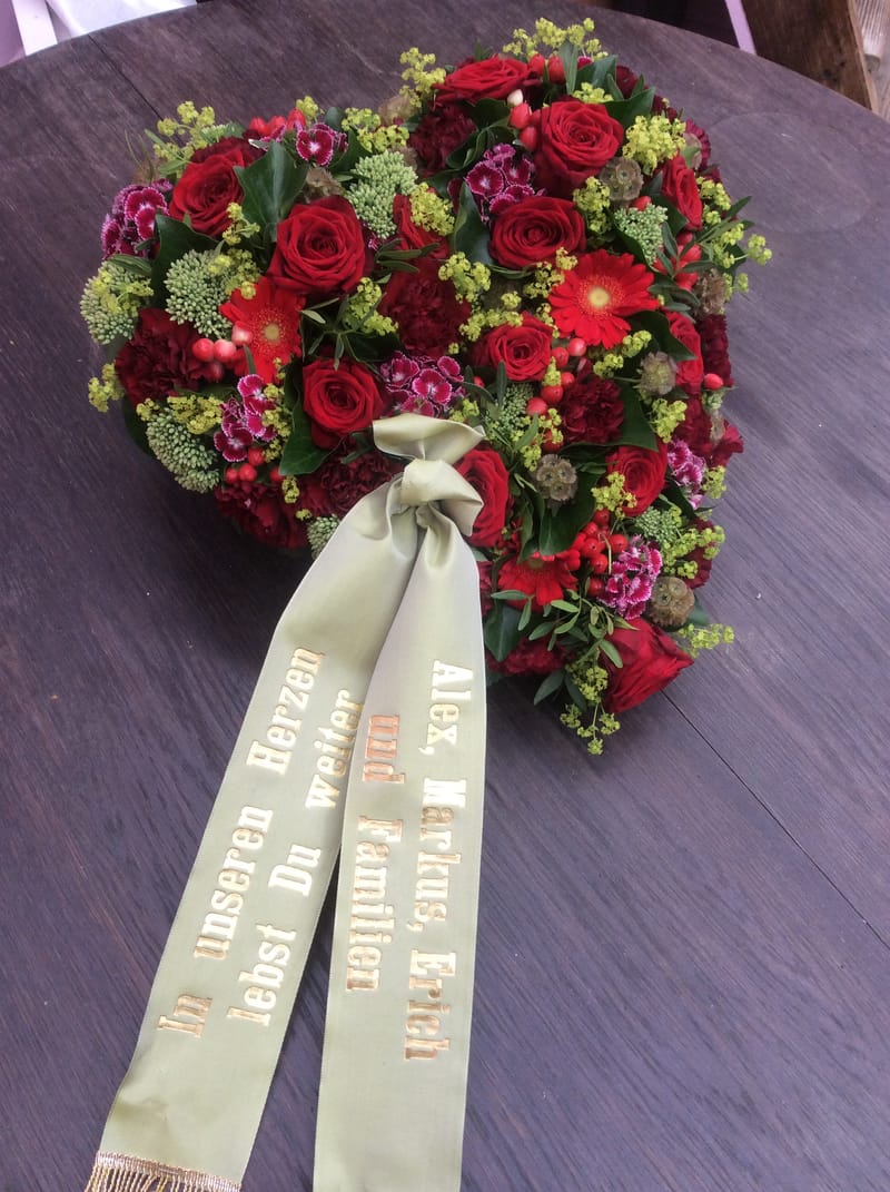 💗 Blumenherzen – ein inniger letzter Gruss