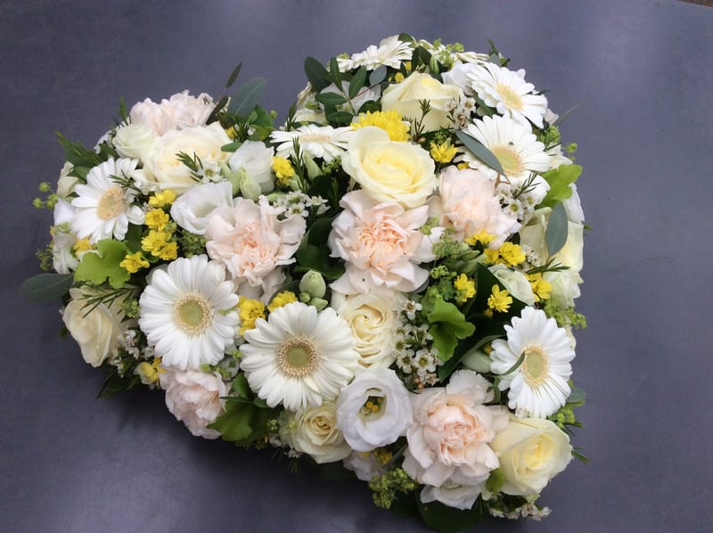 💗 Blumenherzen – ein inniger letzter Gruss