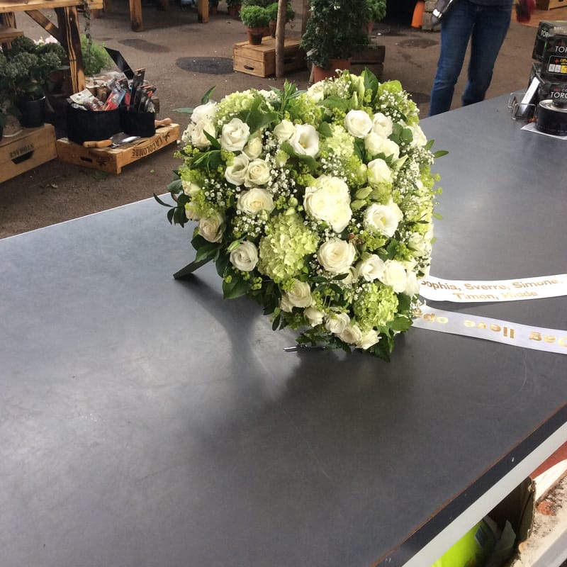 💗 Blumenherzen – ein inniger letzter Gruss