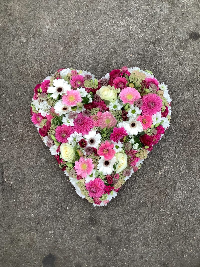 💗 Blumenherzen – ein inniger letzter Gruss