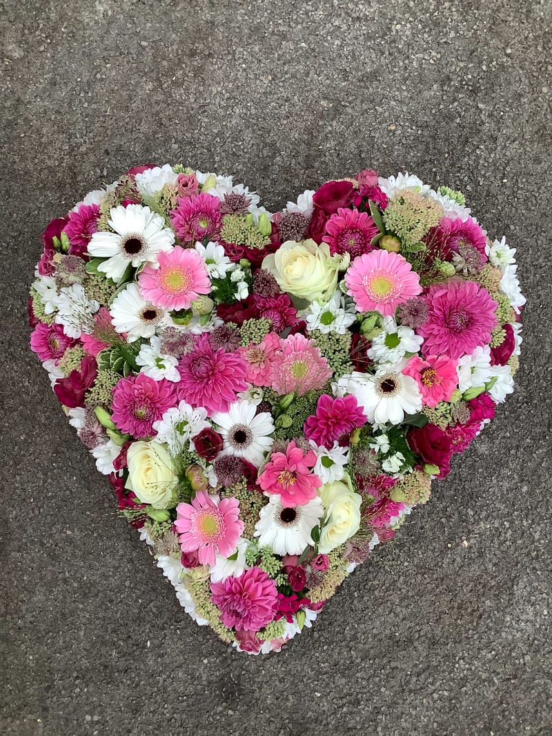 💗 Blumenherzen – ein inniger letzter Gruss