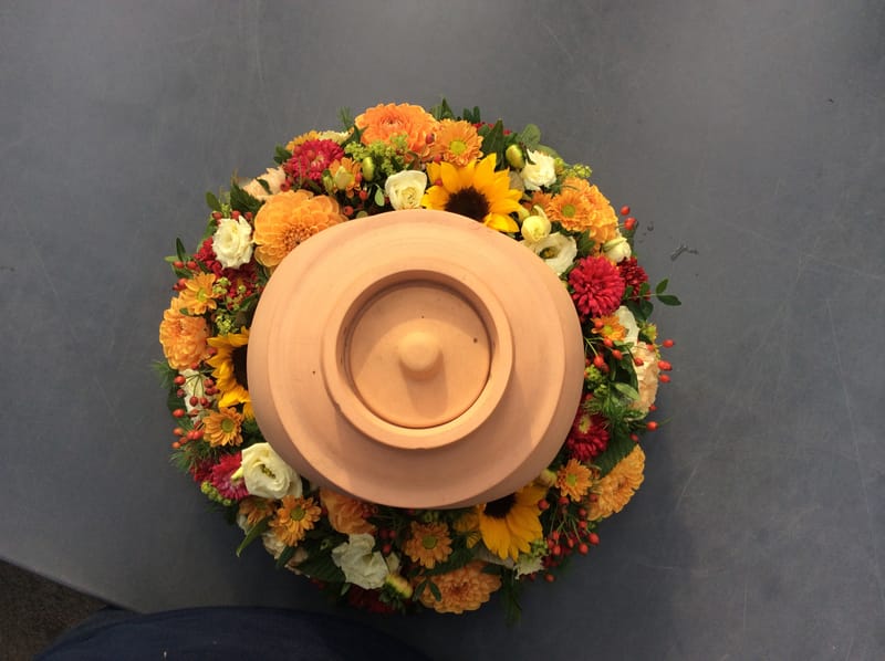 🤍 Urnenkränze – liebevoller Rahmen für den Abschied