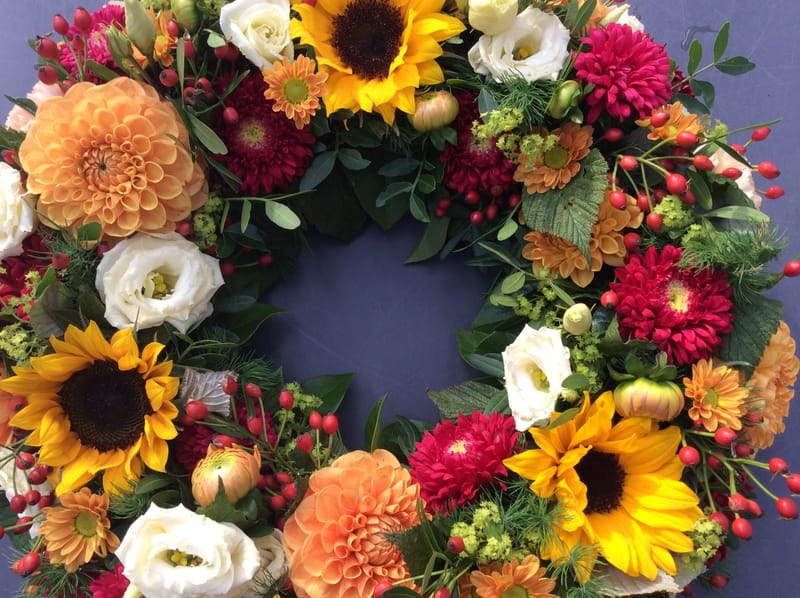 🤍 Urnenkränze – liebevoller Rahmen für den Abschied