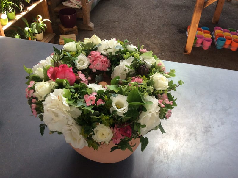 🤍 Urnenkränze – liebevoller Rahmen für den Abschied