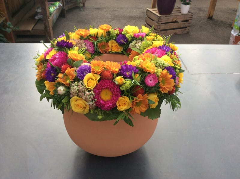 🤍 Urnenkränze – liebevoller Rahmen für den Abschied