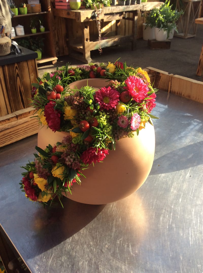 🤍 Urnenkränze – liebevoller Rahmen für den Abschied