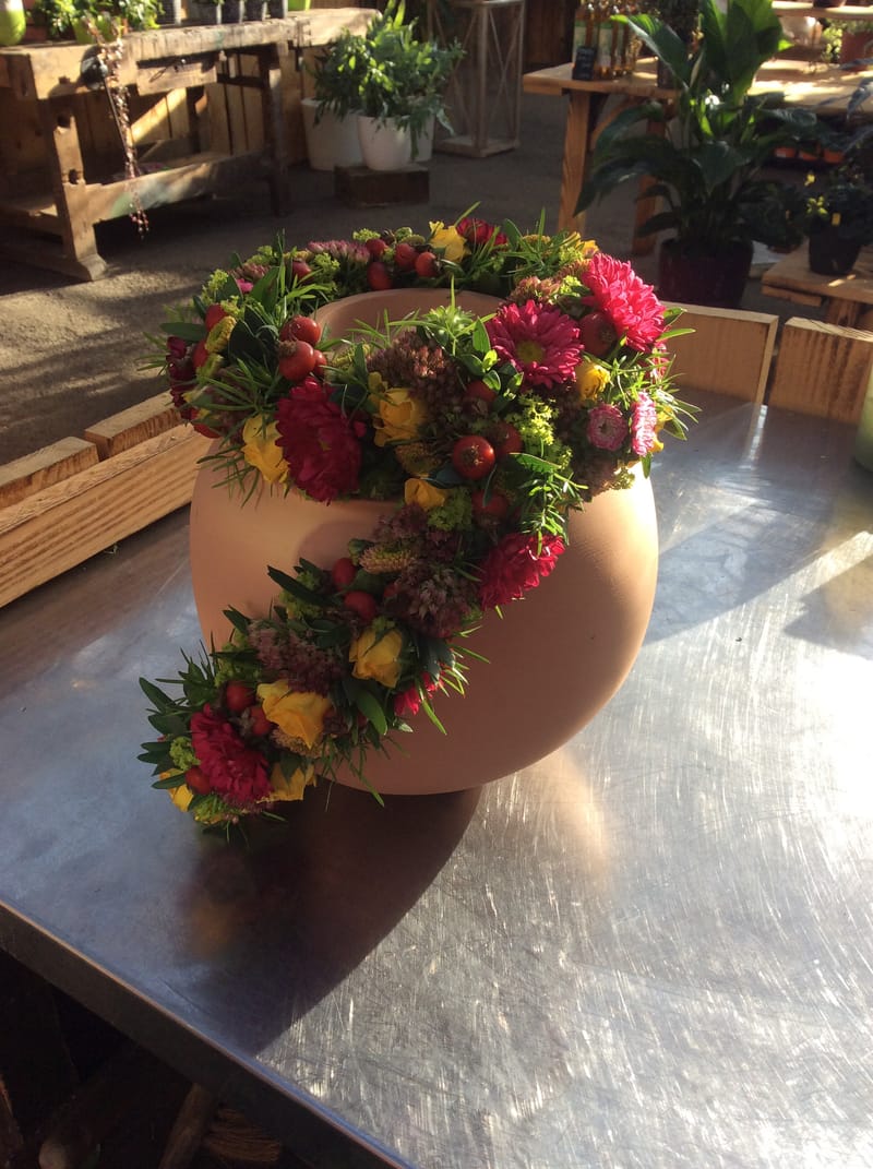 🤍 Urnenkränze – liebevoller Rahmen für den Abschied