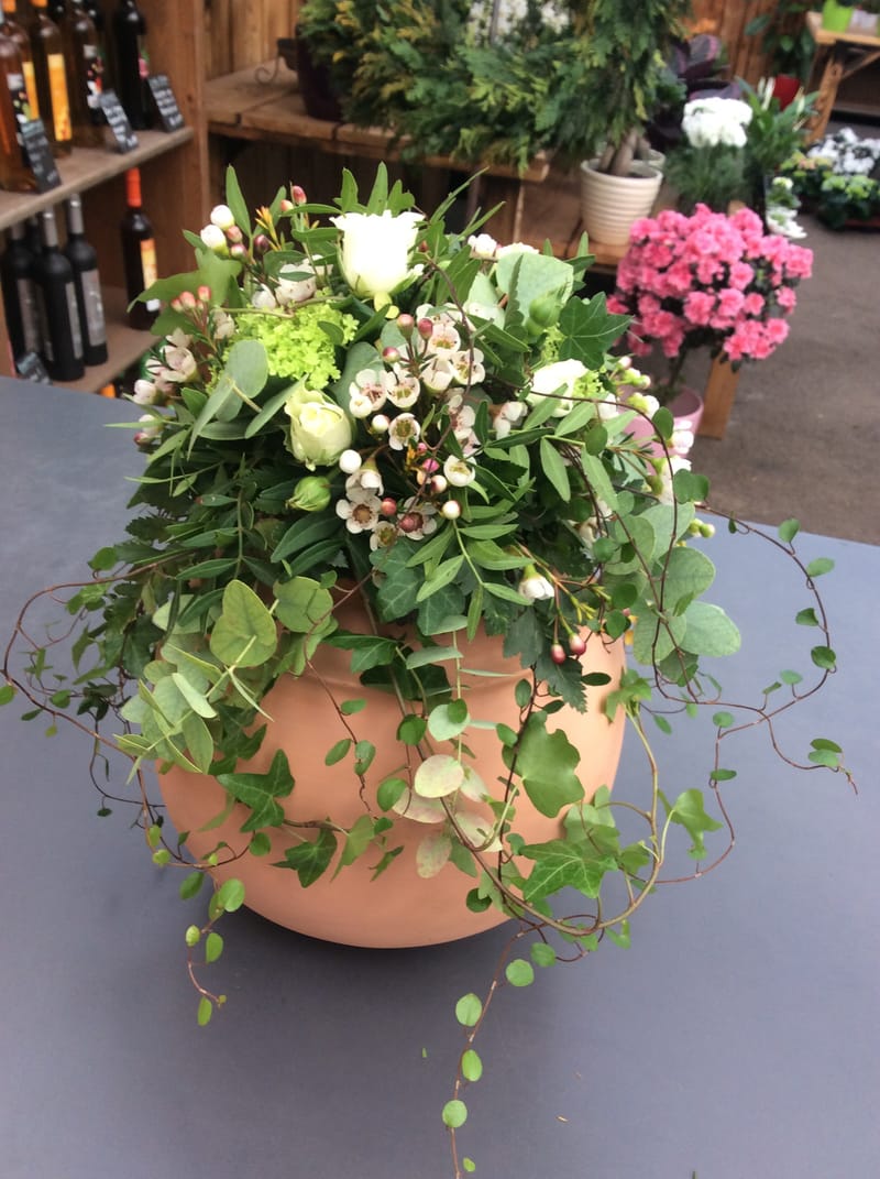 🤍 Urnenkränze – liebevoller Rahmen für den Abschied