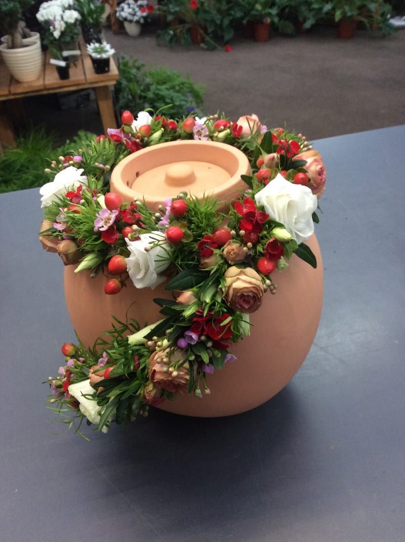 🤍 Urnenkränze – liebevoller Rahmen für den Abschied