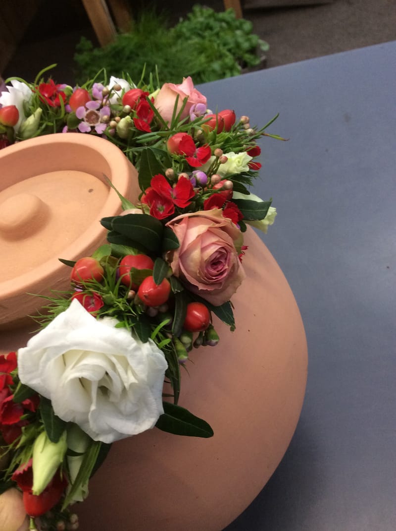 🤍 Urnenkränze – liebevoller Rahmen für den Abschied