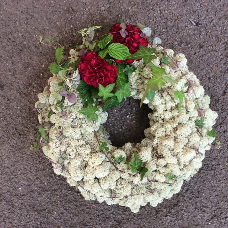 🤍 Urnenkränze – liebevoller Rahmen für den Abschied