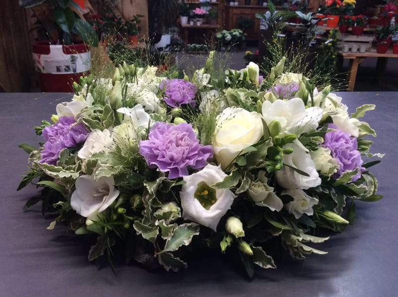 🤍 Urnenkränze – liebevoller Rahmen für den Abschied