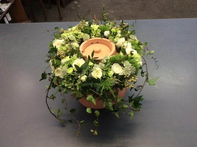 🤍 Urnenkränze – liebevoller Rahmen für den Abschied