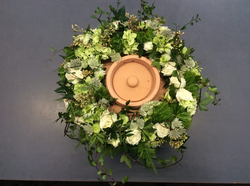 🤍 Urnenkränze – liebevoller Rahmen für den Abschied