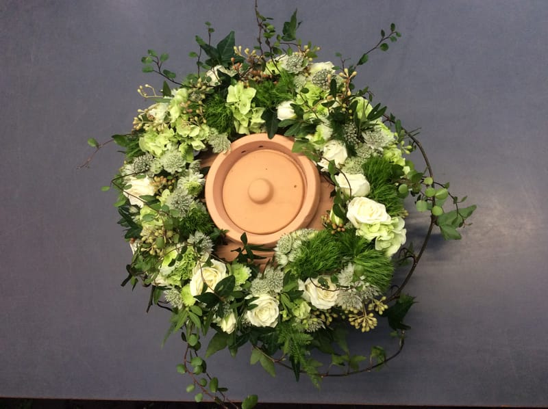 🤍 Urnenkränze – liebevoller Rahmen für den Abschied