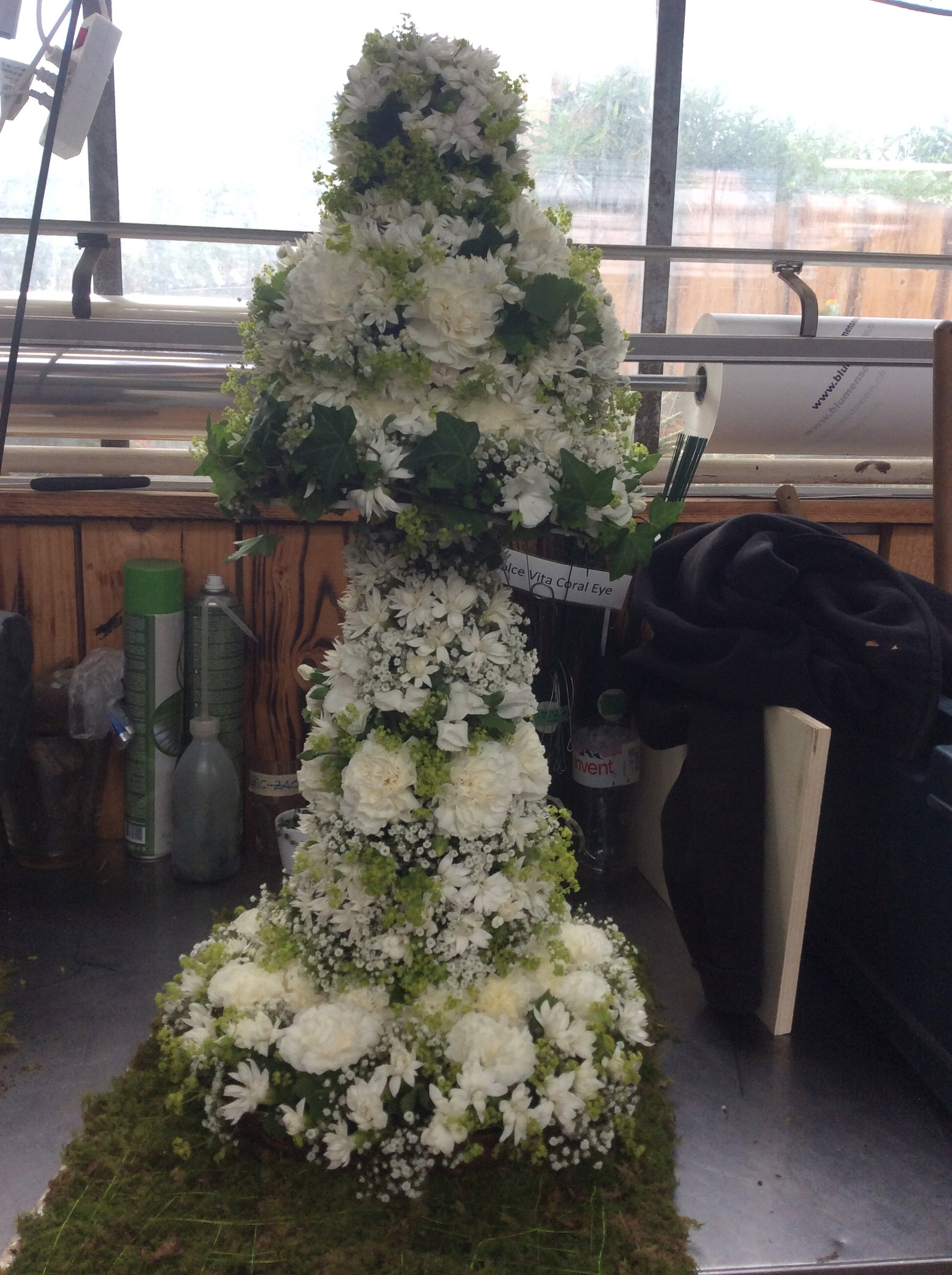 ⚜️ Spezielle Trauerfloristik – individuell & einzigartig