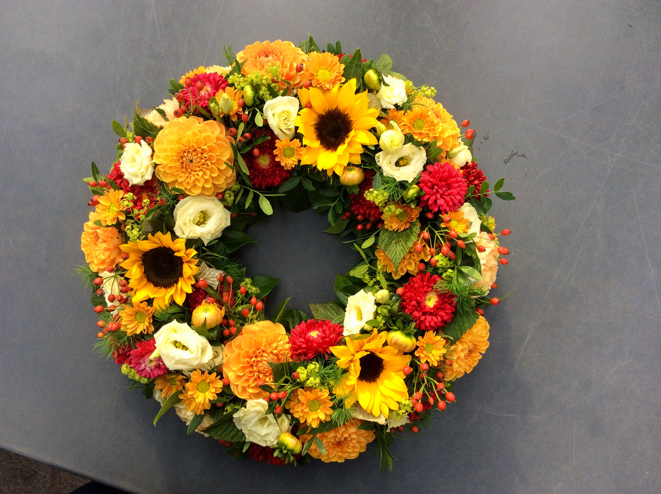 🤍 Urnenkränze – liebevoller Rahmen für den Abschied