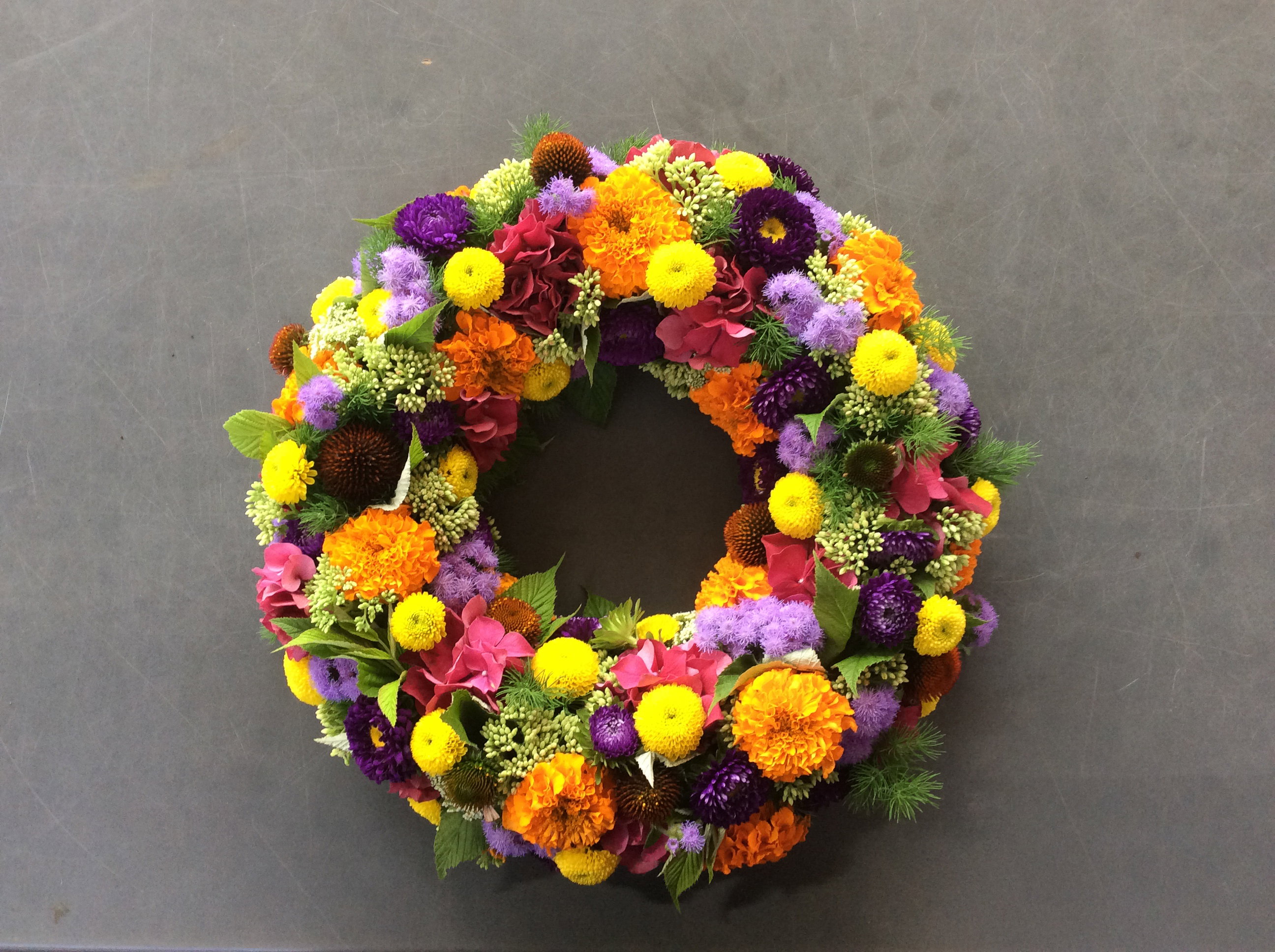 🤍 Urnenkränze – liebevoller Rahmen für den Abschied