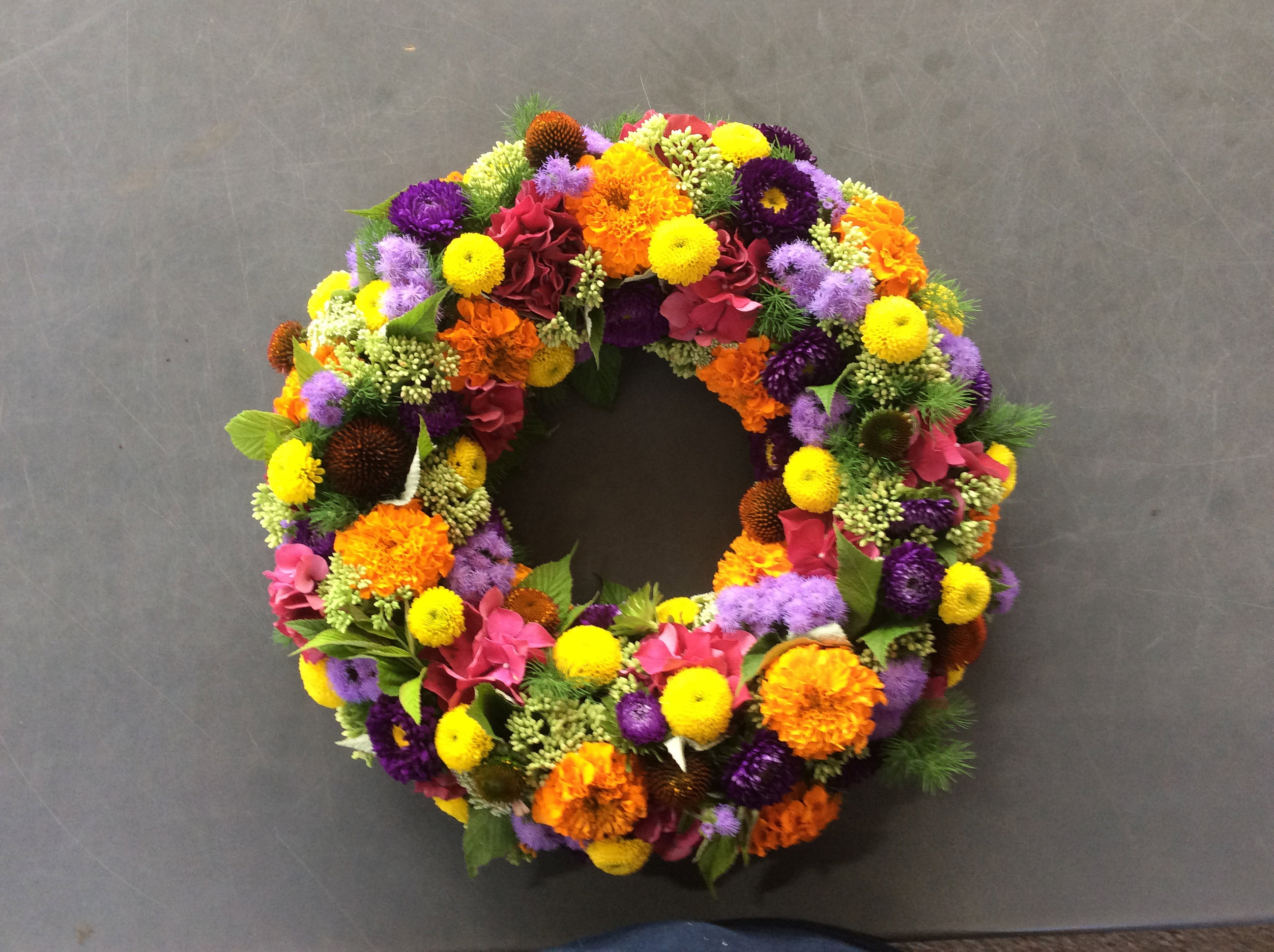 🤍 Urnenkränze – liebevoller Rahmen für den Abschied