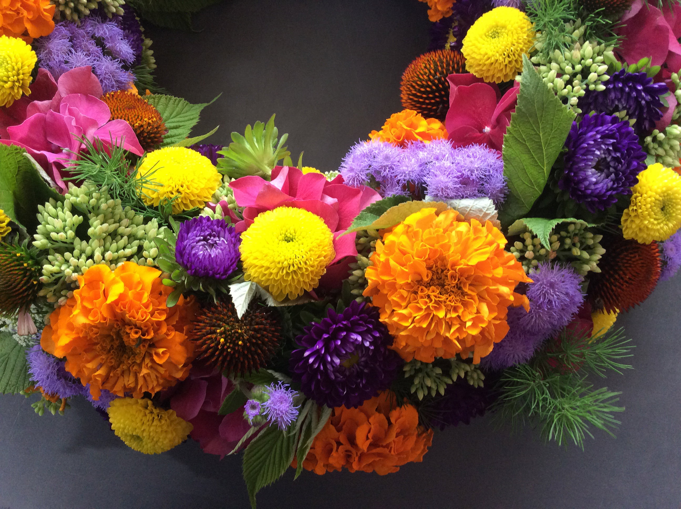 🤍 Urnenkränze – liebevoller Rahmen für den Abschied