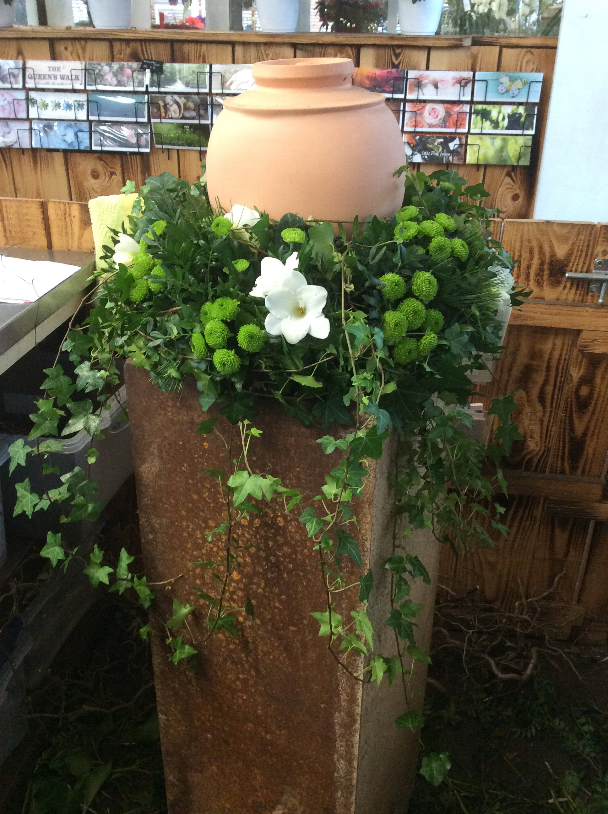 🤍 Urnenkränze – liebevoller Rahmen für den Abschied