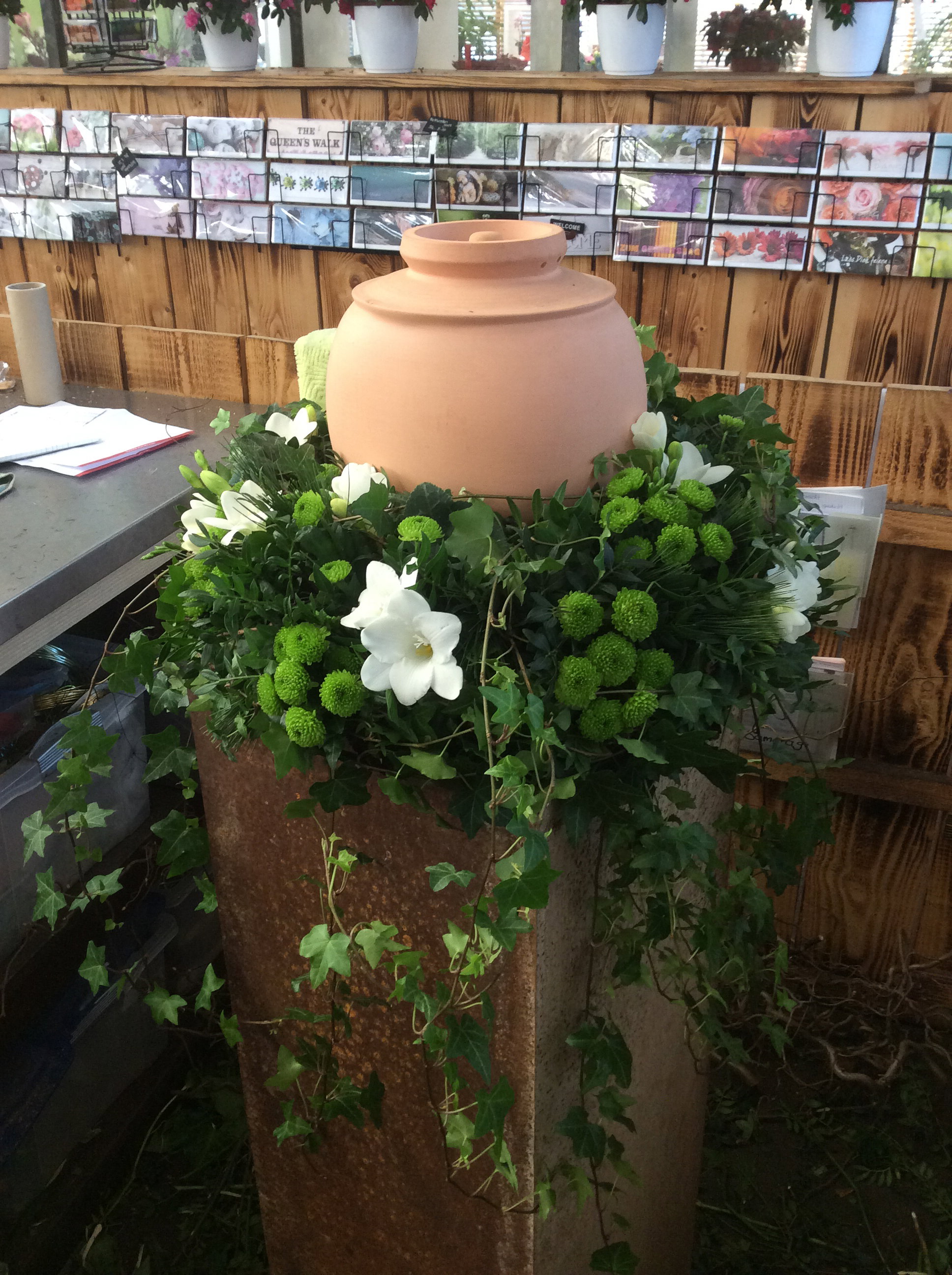 🤍 Urnenkränze – liebevoller Rahmen für den Abschied