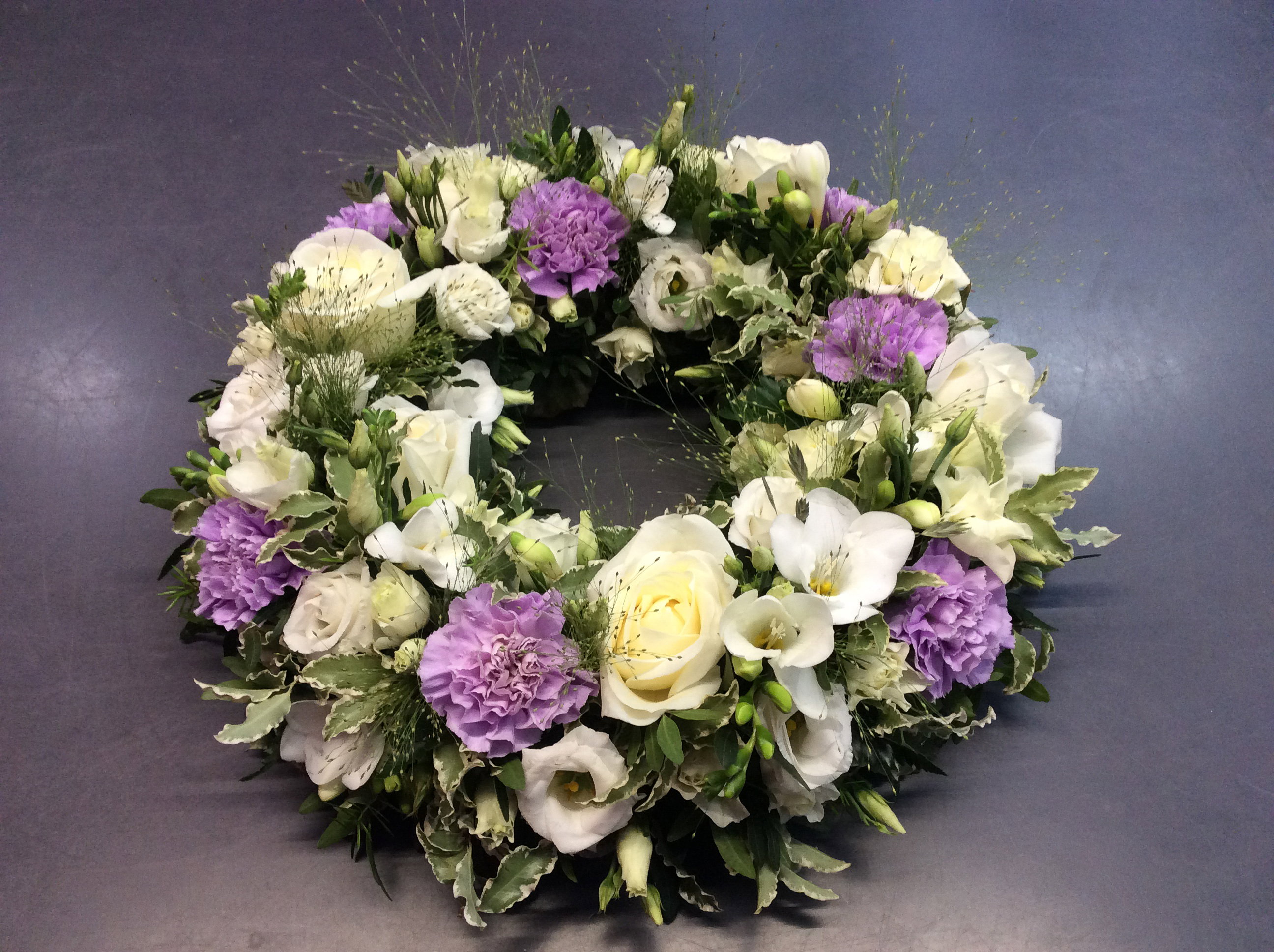 🤍 Urnenkränze – liebevoller Rahmen für den Abschied