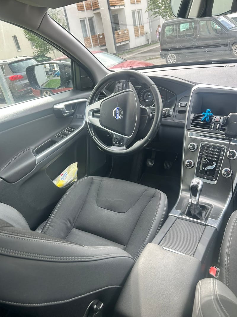 VOLVO XC 60 2014 2.0DIESEL  12.800 EURO