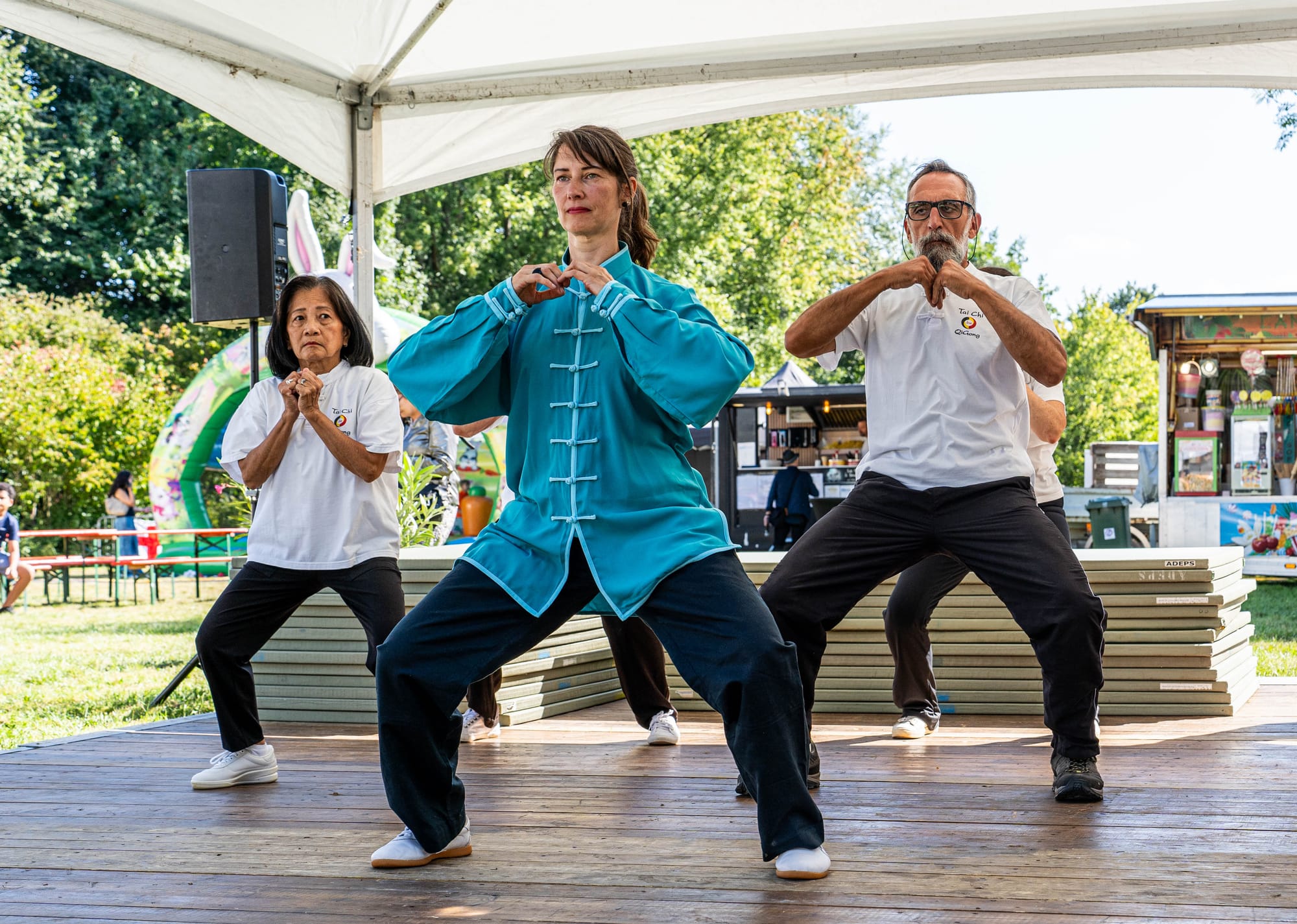 Trois styles : Ba Dua Jin des enfants, le petit bâton et les 12 mouvements du Tao