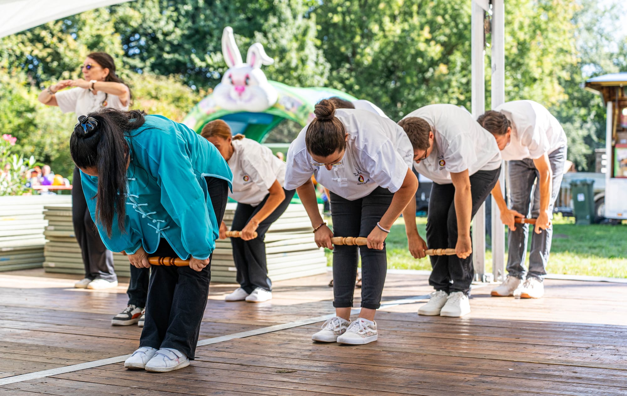 Trois styles : Ba Dua Jin des enfants, le petit bâton et les 12 mouvements du Tao