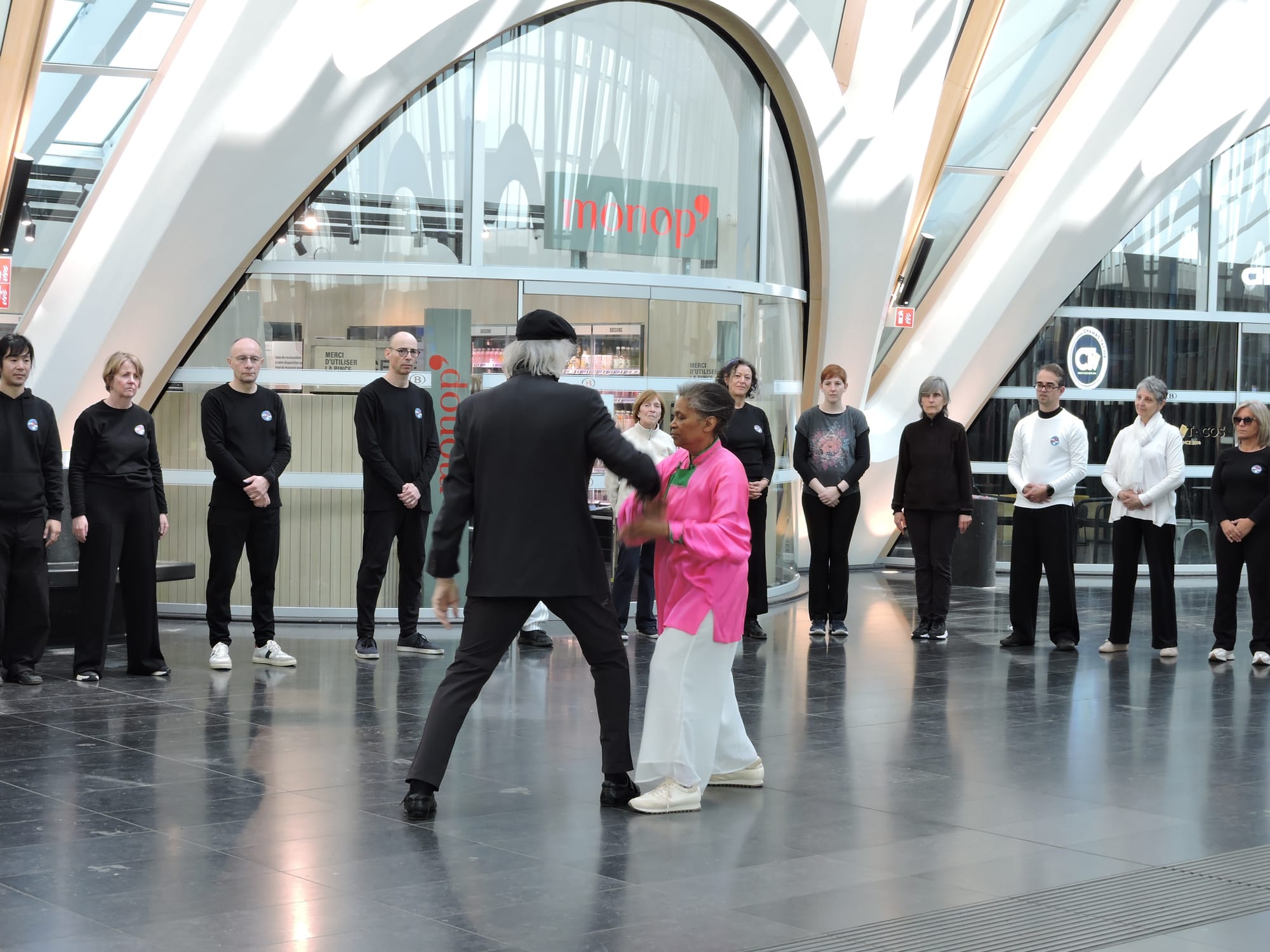 Notre Club en démonstration lors de la 1ère Journée Internationale du Taichi - le 21 mars à Mons