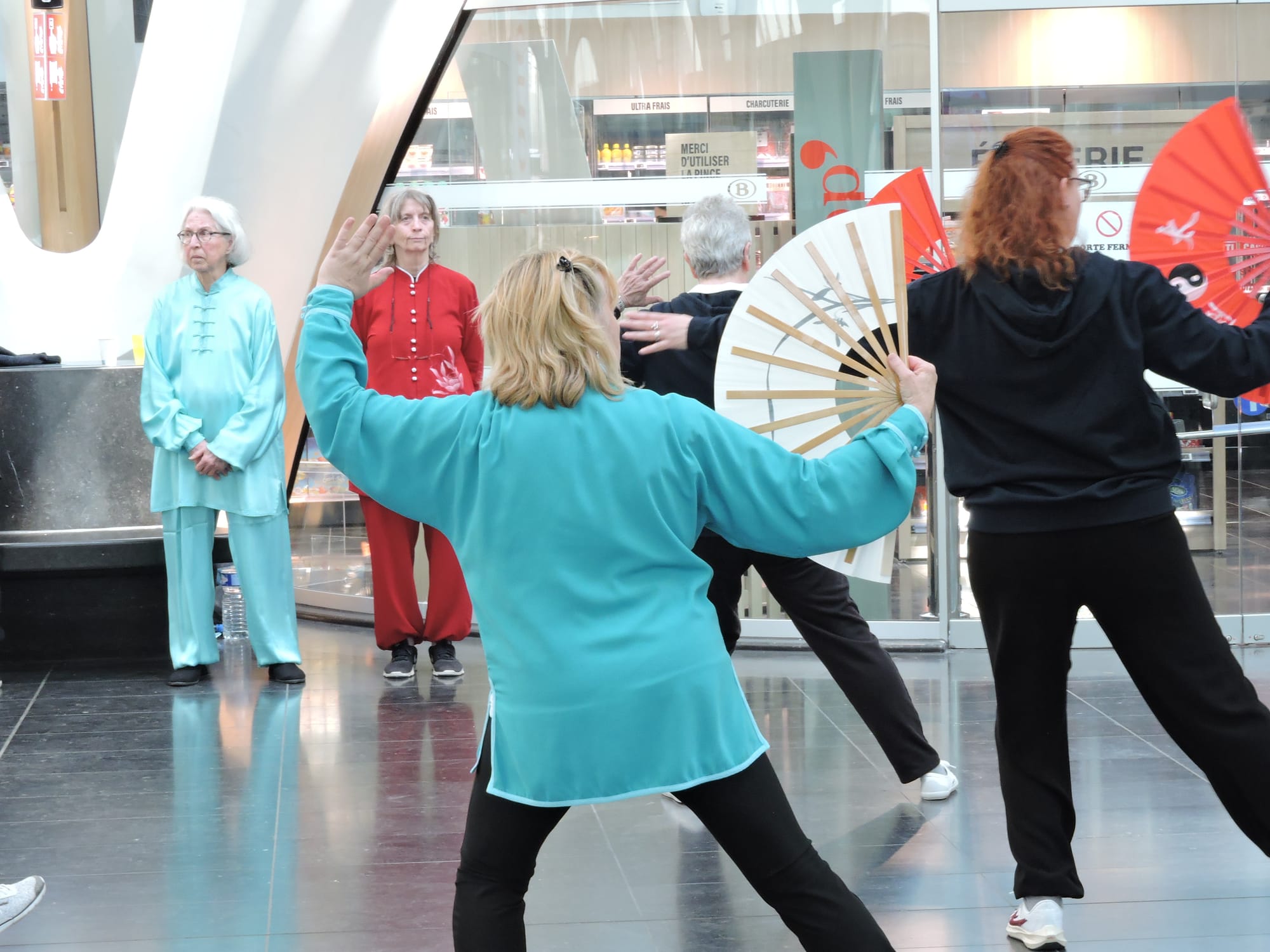 Notre Club en démonstration lors de la 1ère Journée Internationale du Taichi - le 21 mars à Mons
