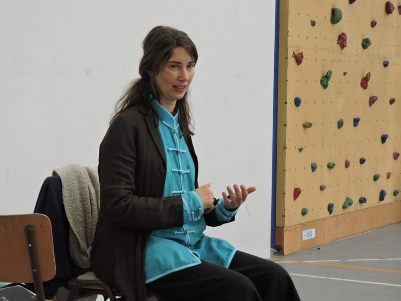 Katty propose une séance de décontraction pour les cervicales et les lombaires.