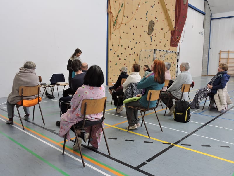 Katty propose une séance de décontraction pour les cervicales et les lombaires.