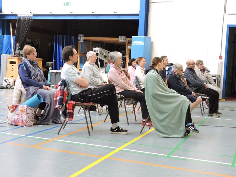 Katty propose une séance de décontraction pour les cervicales et les lombaires.