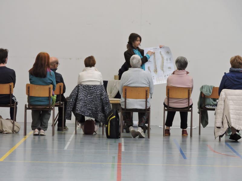 Katty propose une séance de décontraction pour les cervicales et les lombaires.
