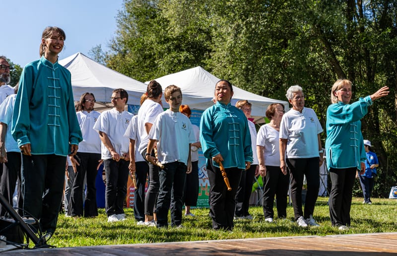 Trois styles : Ba Dua Jin des enfants, le petit bâton et les 12 mouvements du Tao