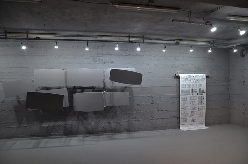 installáció: relief, használati tárgyak