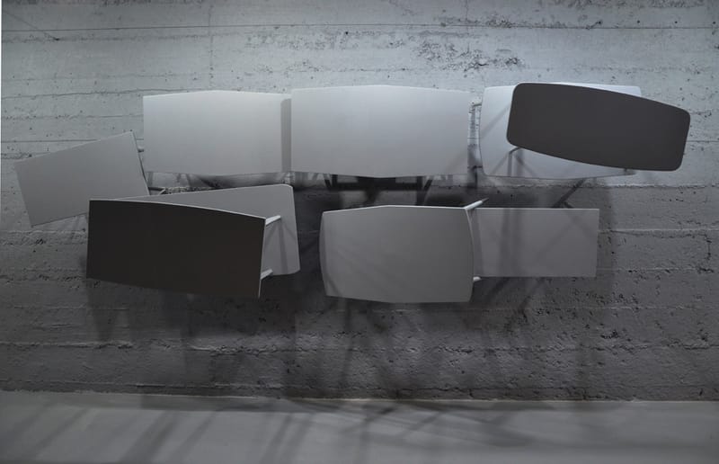 installáció: relief, használati tárgyak