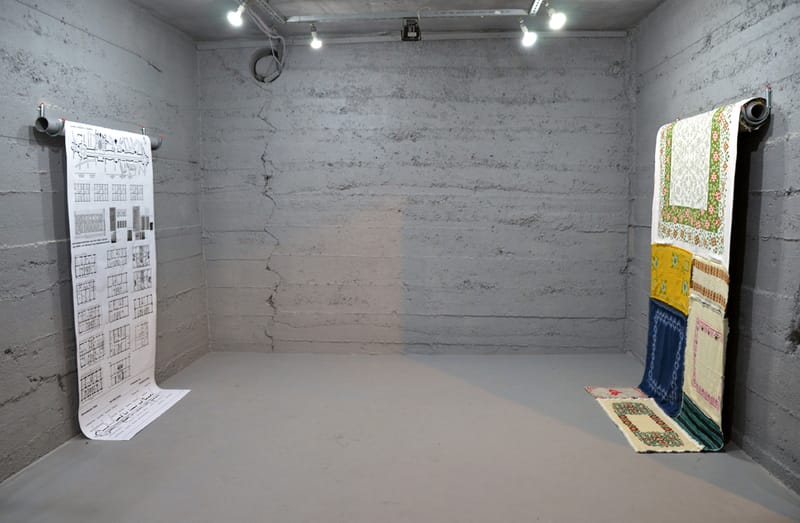 installáció: relief, használati tárgyak