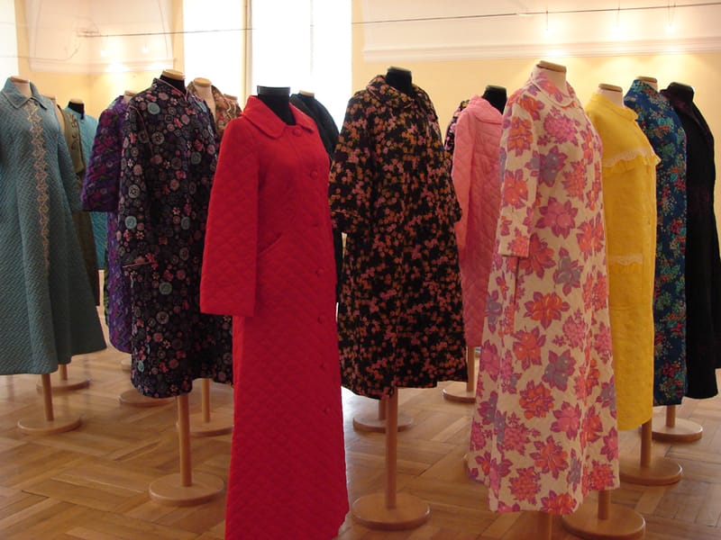 installáció: fotósorozat, textilek, videó