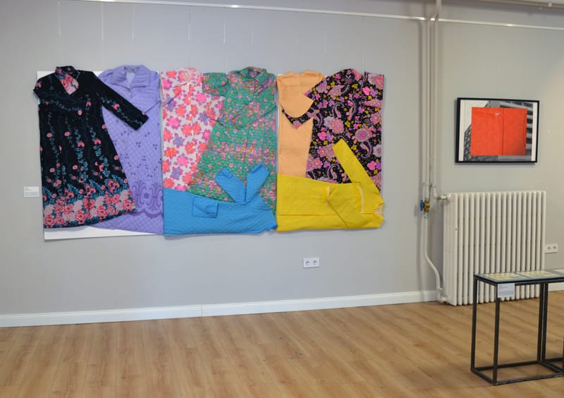 installáció: fotósorozat, textilek, videó