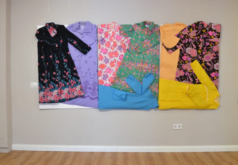 installáció: fotósorozat, textilek, videó