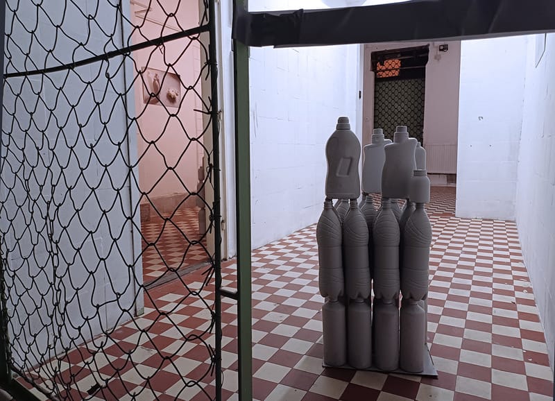 installáció: objektek, fotósorozat