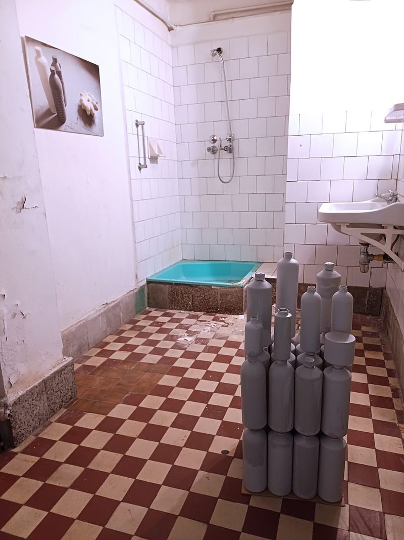 installáció: objektek, fotósorozat