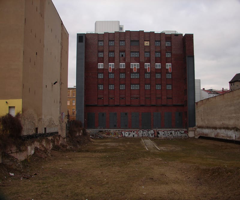 Nem-hely - Berlin, fotóinstalláció