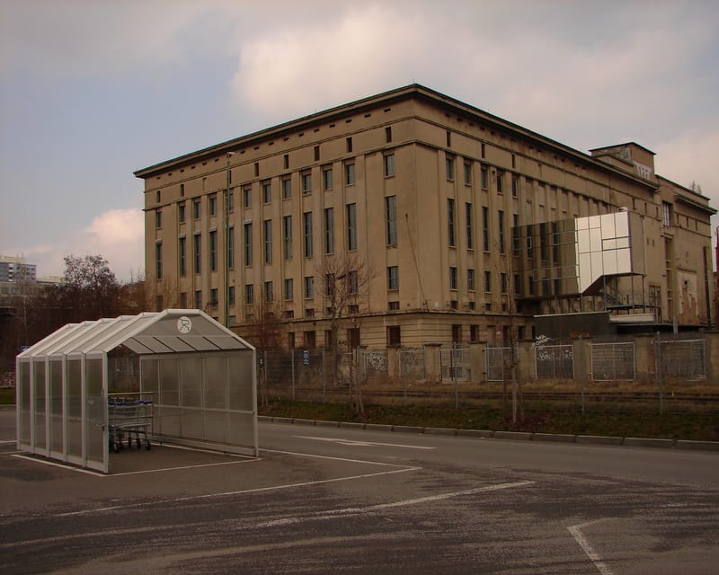 Nem-hely - Berlin, fotóinstalláció